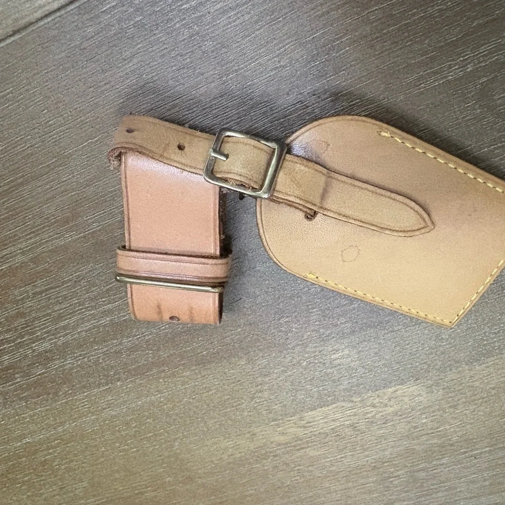 Louis Vuitton Beige Leather Tag with Yellow Stitching - Picture 3 of 6